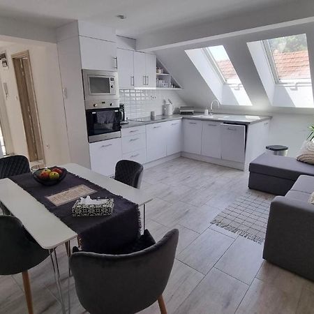 Ferienwohnung Becsi Kapu Apartman Vác Exterior foto