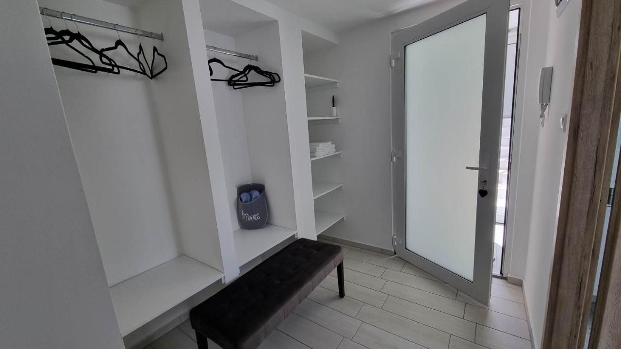 Ferienwohnung Becsi Kapu Apartman Vác Exterior foto